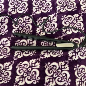 Lance Black Flat Iron